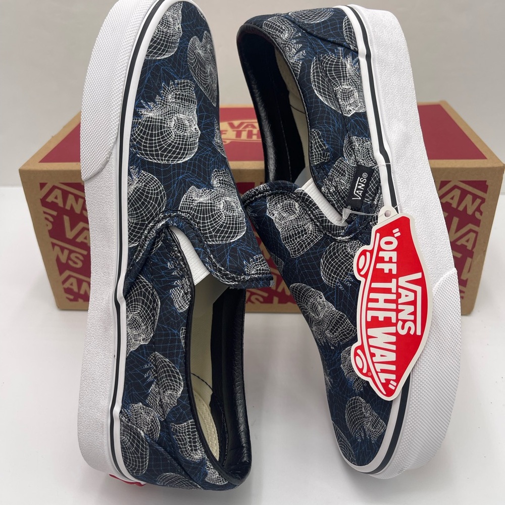 Vans WMNS Vans Women’s Classic Slip-On
(Wireframe Skulls)Blktrwht Sneakers - Picture 6 of 16